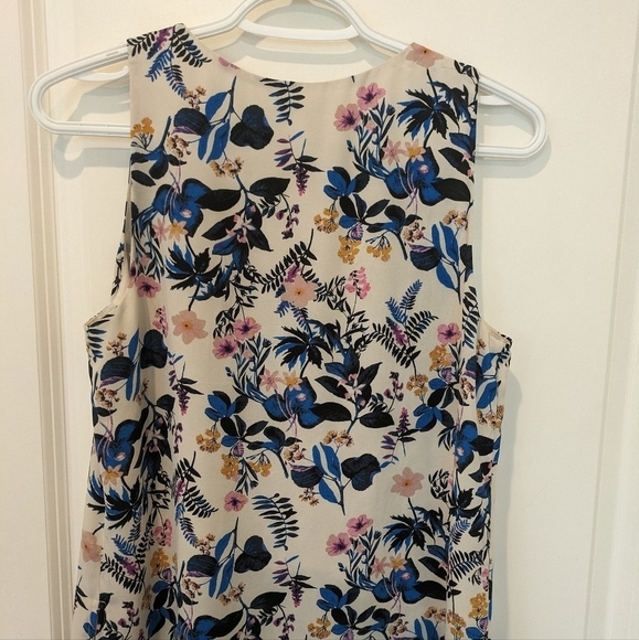 Set of  2 Reitmans floral blouses - Picture 4 of 11